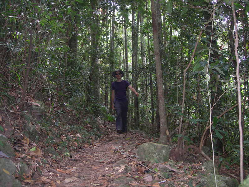 Wouter knalt door het bos