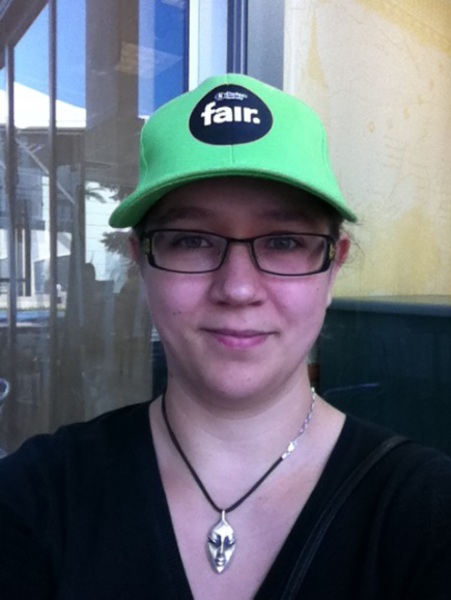 Sirée met groene oxfam pet